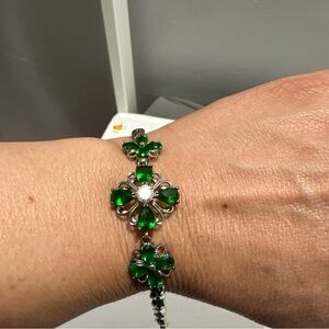 Chic Silver and Emerald Bracelet with Intricate Detailing